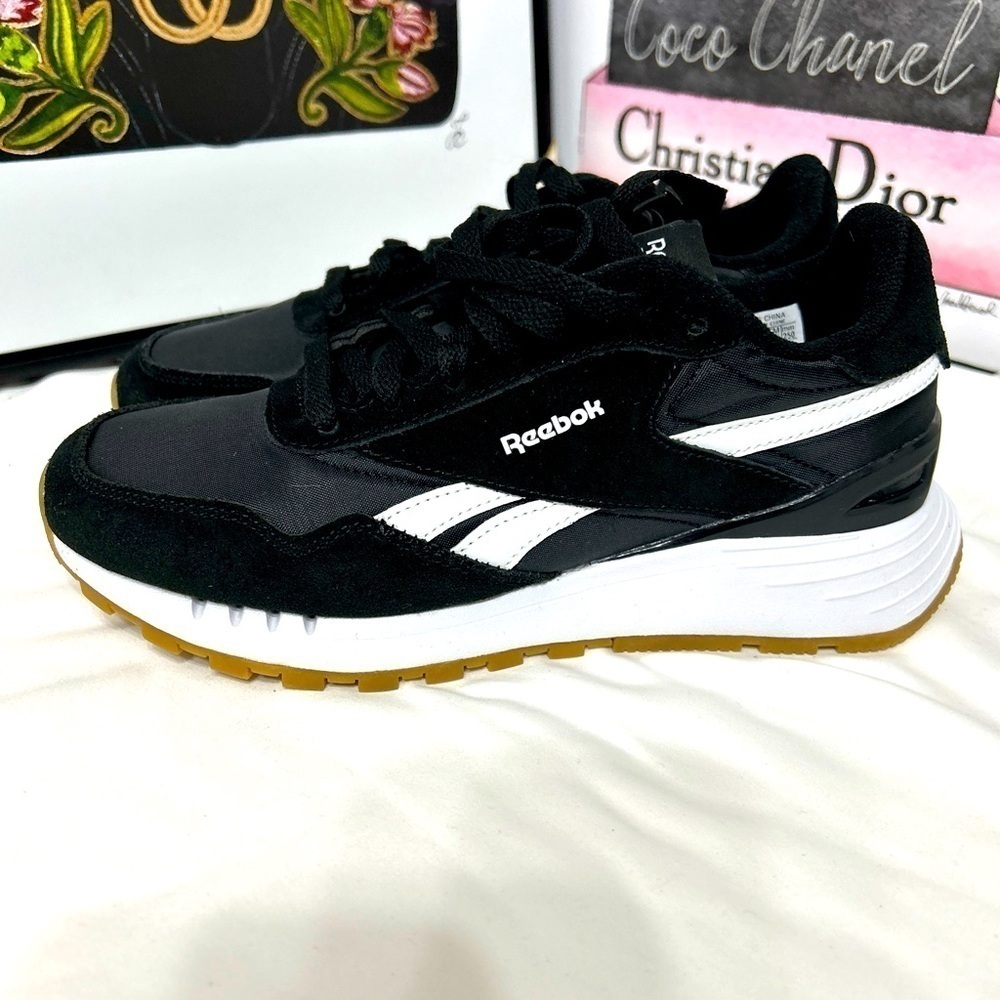Reeboks Classic women’s Size 8 New Without Tag